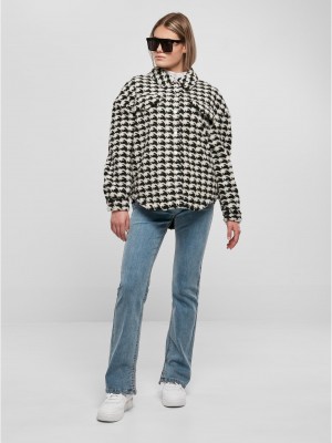 Дамска пухкава риза в черно и бяло Urban Classics  AOP Sherpa Overshirt