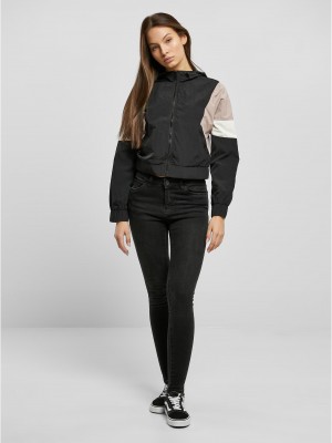 Дамско късо пролетно с качулка яке в черен цвят Urban Classics Crinkle Jacket Дамско късо пролетно с качулка яке в черен цвят Urban Classics Crinkle Jacket