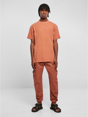 Мъжка тениска в оранжев цвят Urban Classics Garment Dye Мъжка тениска в оранжев цвят Urban Classics Garment Dye
