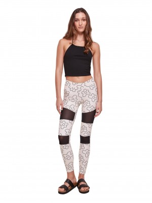 Дамски клин в цвят екрю Urban Classics Ladies AOP Leggings Дамски клин в цвят екрю Urban Classics Ladies AOP Leggings