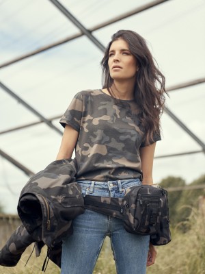 Дамска тениска в тъмен камуфлажен десен Brandit