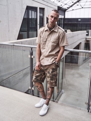 Мъжки къси карго панталони в светъл камуфлаж Brandit light woodland