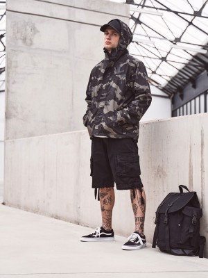 Мъжки къси карго панталони в черно Brandit