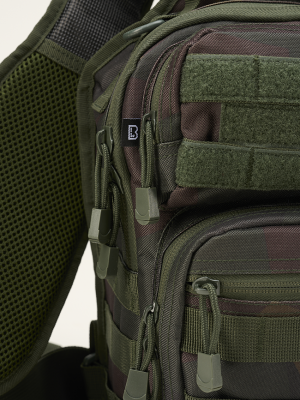 Функционална чанта в камуфлаж Brandit US Cooper Sling Pack Medium dark woodland