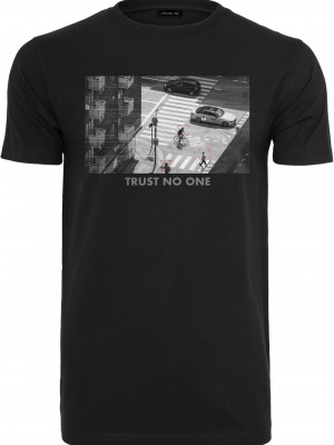 Мъжка тениска в черен цвят Mister Tee Trust no one Мъжка тениска в черен цвят Mister Tee Trust no one