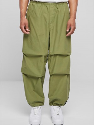 Мъжки широки панталони в зелен цвят Urban Classics Parachute Pants