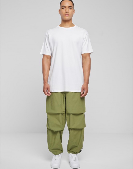 Мъжки широки панталони в зелен цвят Urban Classics Parachute Pants, Urban Classics, Панталони - Complex.bg