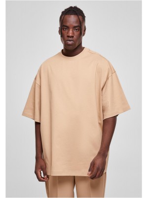 Мъжка овърсайз тениска в бежово Urban Classics Huge Tee