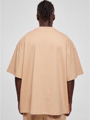 Мъжка овърсайз тениска в бежово Urban Classics Huge Tee