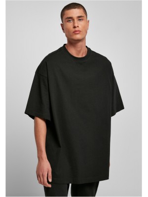 Мъжка овърсайз тениска в черно Urban Classics Huge Tee