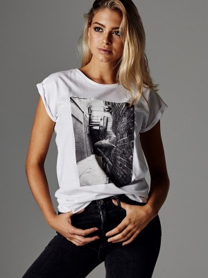 Дамска бяла тениска Merchcode Rita Ora