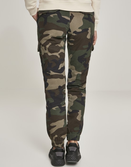 Дамски карго панталон в зелен камуфлажен цвят Urban Classics Ladies High Waist Camo Cargo Pants Дамски карго панталон в зелен камуфлажен цвят Urban Classics Ladies High Waist Camo Cargo Pants