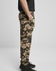Мъжко долнище в камуфлажен десен Urban Classics Basic Camo Sweatpants 2.0