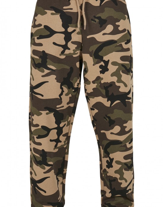 Мъжко долнище в камуфлажен десен Urban Classics Basic Camo Sweatpants 2.0