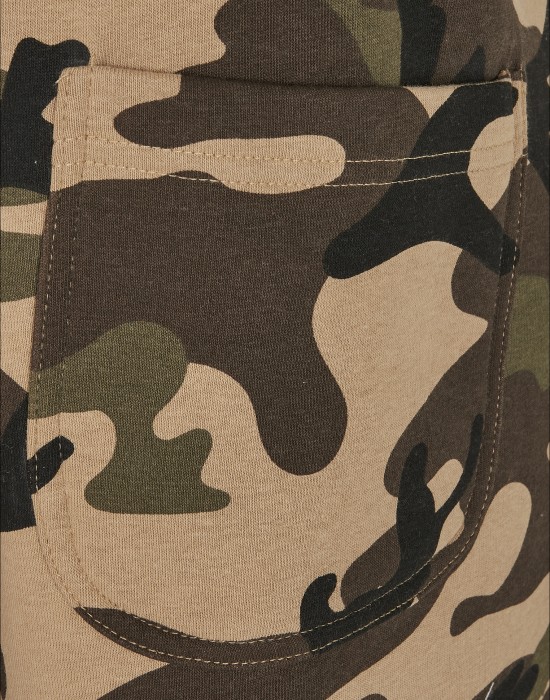 Мъжко долнище в камуфлажен десен Urban Classics Basic Camo Sweatpants 2.0