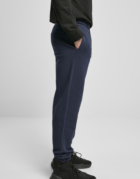 Мъжко долнище в тъмносин цвят Urban Classics Basic Sweatpants 2.0 Мъжко долнище в тъмносин цвят Urban Classics Basic Sweatpants 2.0