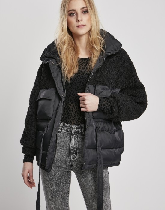 Дамско яке в черно от Urban Classics Ladies Sherpa Mix Puffer 