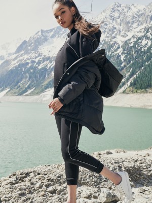 Дамско яке в черно Urban Classics Ladies Oversized Hooded Puffer