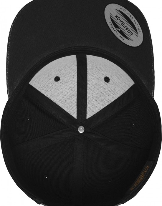 Шапка с козирка в черно Carbon Snapback Шапка с козирка в черно Carbon Snapback