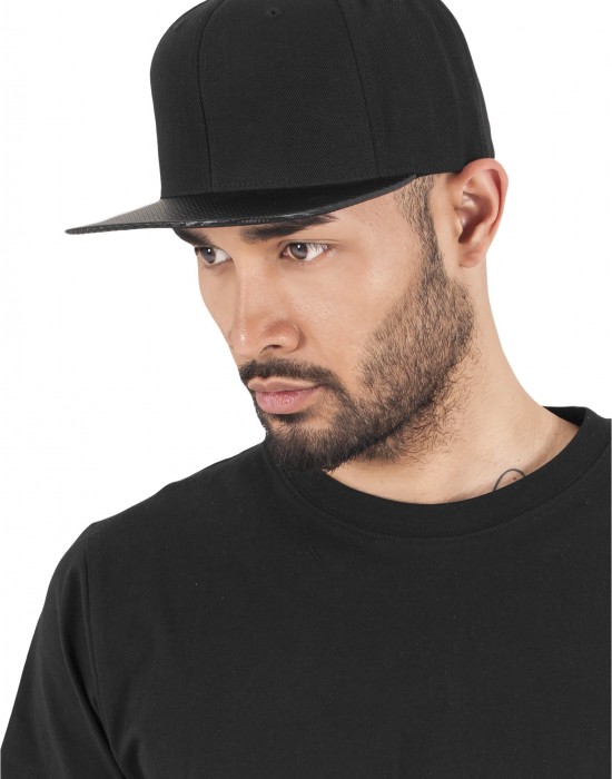 Шапка с козирка в черно Carbon Snapback Шапка с козирка в черно Carbon Snapback