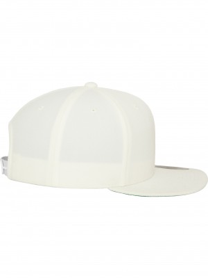 Шапка с козирка в бяло Classic Snapback 