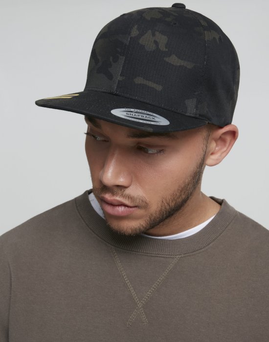 Шапка с козирка в черен камуфлаж Classic Snapback, Urban Classics, Шапки с козирка - Complex.bg