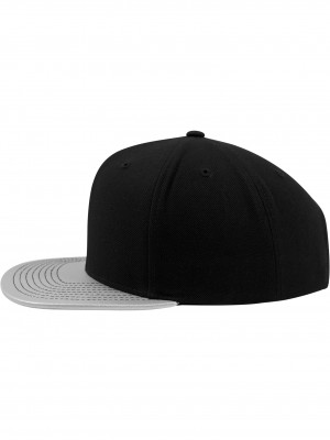 Шапка с козирка в черно Metallic Visor Snapback