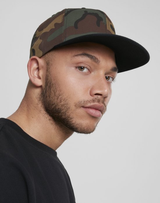 Шапка с козирка в зелен камуфлажен цвят Classic Snapback 2-Tone, Urban Classics, Шапки с козирка - Complex.bg