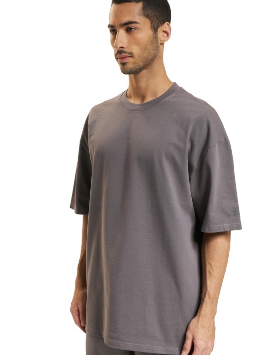 Тениска DEF Flourish T-Shirt anthracite washed XXL Тениска DEF Flourish T-Shirt anthracite washed XXL