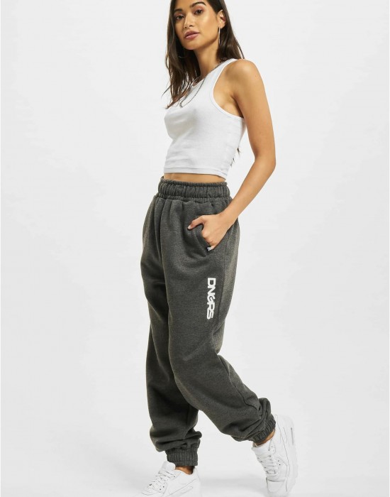 Долнище Soft Dream Leila Ladys Logo Sweatpants anthracite XXS Долнище Soft Dream Leila Ladys Logo Sweatpants anthracite XXS