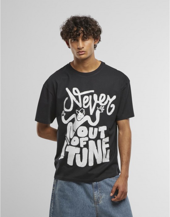 Тениска Never Out Of Tune Oversize Tee black XXL Тениска Never Out Of Tune Oversize Tee black XXL