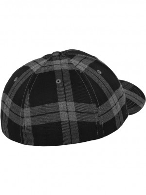 Шапка с козирка в черно и сиво Flexfit Tartan Plaid Шапка с козирка в черно и сиво Flexfit Tartan Plaid