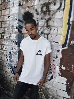 Бяла мъжка тениска Mister Tee Triangle