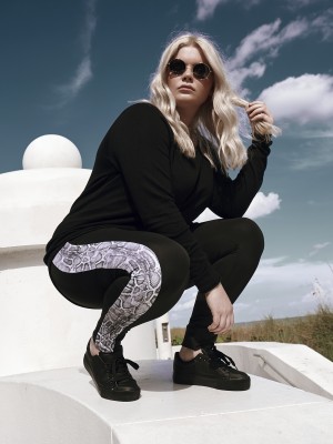 Дамски клин Urban Classics blk/snake в черен цвят Дамски клин Urban Classics blk/snake в черен цвят