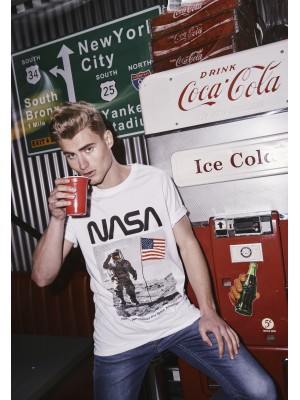 Мъжка бяла тениска Mister Tee NASA Moon Man
