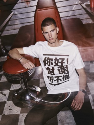 Мъжка бяла тениска Mister Tee Ni Hao  Мъжка бяла тениска Mister Tee Ni Hao