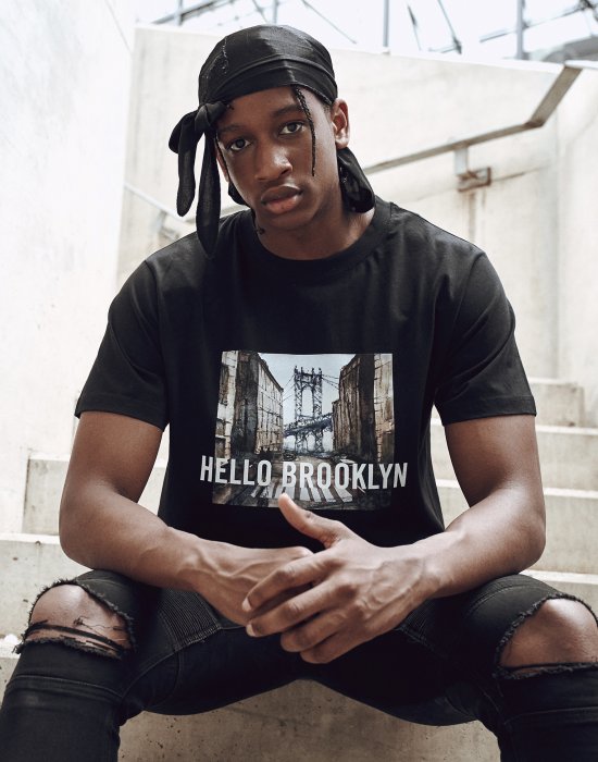 Купи Мъжка черна тениска Mister Tee Hello Brooklyn, Mister Tee, Тениски онлайн - Complex.bg Мъжка черна тениска Mister Tee Hello Brooklyn, Mister Tee, Тениски - Complex.bg