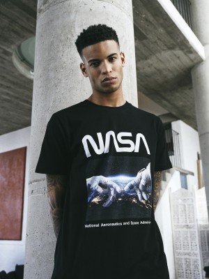 Мъжка черна тениска Mister Tee NASA Astronaut Hands