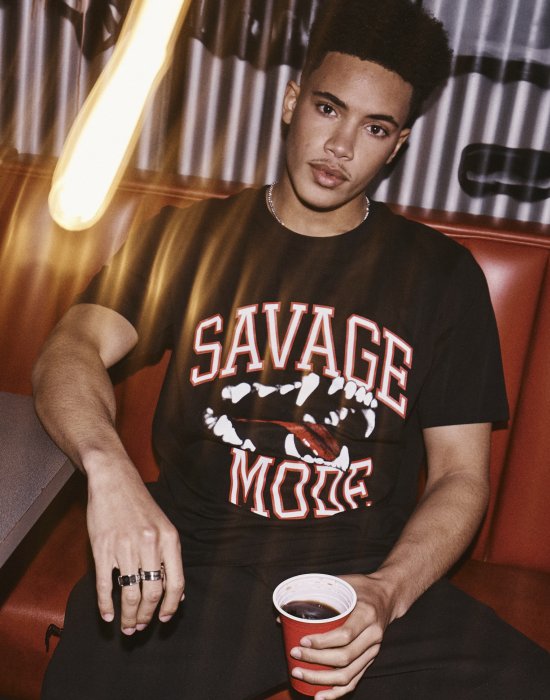 Купи Мъжка тениска Mister Tee Savage Mode в черен цвят, Mister Tee, Тениски онлайн - Complex.bg Мъжка тениска Mister Tee Savage Mode в черен цвят, Mister Tee, Тениски - Complex.bg