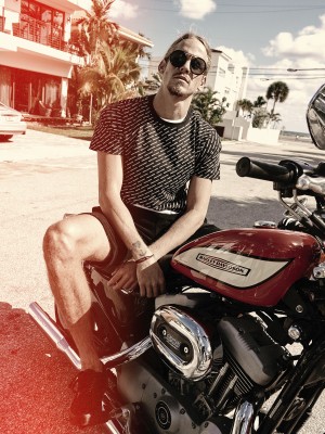 Мъжка тениска Urban Classics Logo в черен цвят