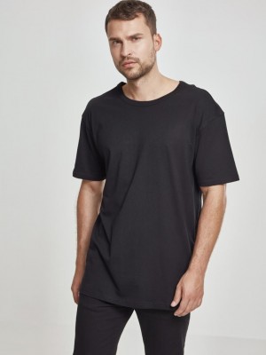 Мъжка уголемена тениска в черно Oversized Urban Classics