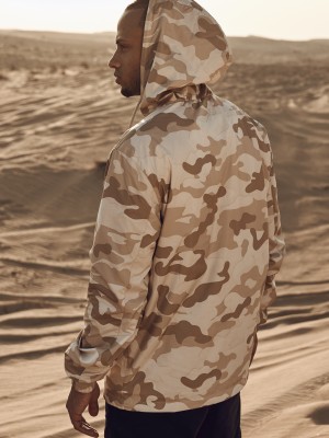 Мъжко яке ветровка в бежов камуфлаж Urban Classics sandcamo