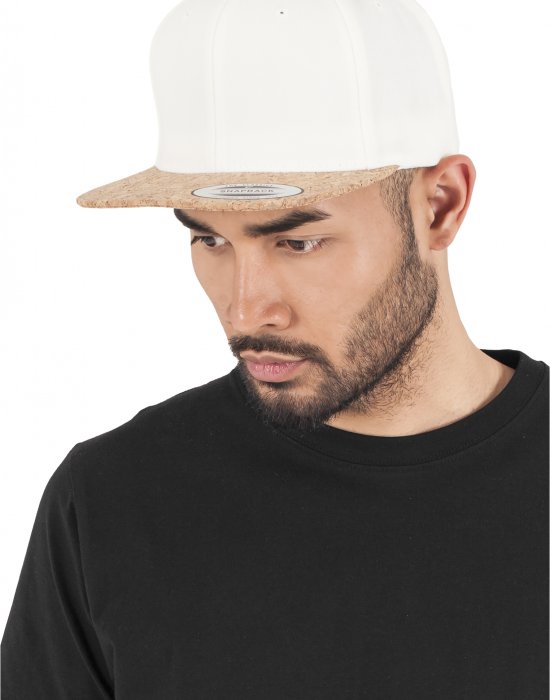 Шапка с козирка в бяло Cork Snapback, Urban Classics, Шапки с козирка - Complex.bg