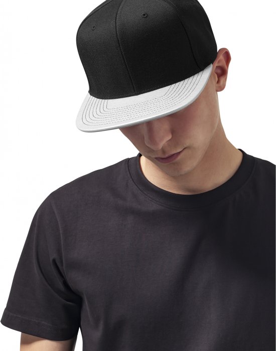 Шапка с козирка в черно Metallic Visor Snapback, Urban Classics, Шапки с козирка - Complex.bg