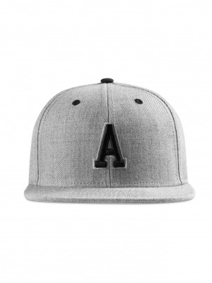 Шапка с козирка в сиво Letter Snapback A  Шапка с козирка в сиво Letter Snapback A