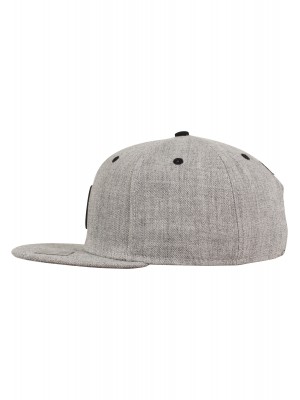 Шапка с козирка в сиво Letter Snapback B