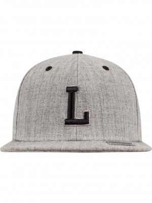 Шапка с козирка в сиво Letter Snapback L  Шапка с козирка в сиво Letter Snapback L