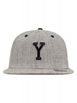 Шапка с козирка в сиво Letter Snapback Y 