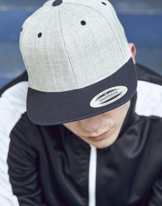 Шапка с козирка в светлосиво Classic Snapback 2-Tone, Urban Classics, Шапки с козирка - Complex.bg