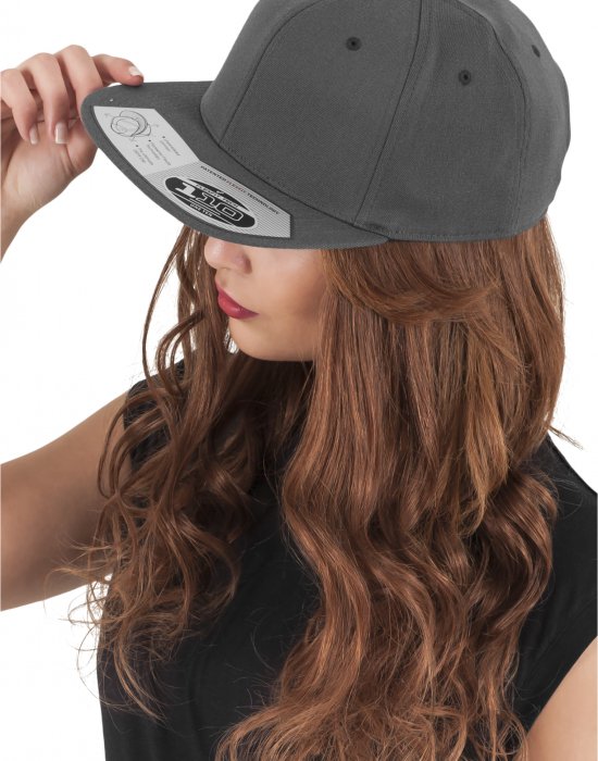 Шапка с козирка в тъмносиво 110 Fitted Snapback, Urban Classics, Шапки с козирка - Complex.bg